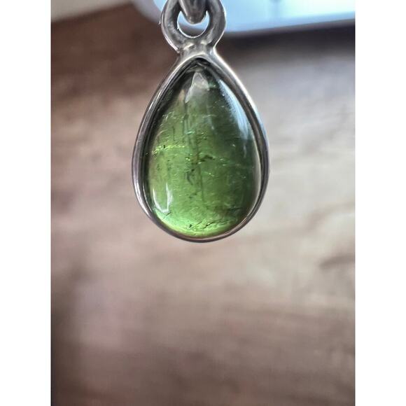NEW Green tourmaline teardrop sterling silver pendant 1.74 grams - Picture 4 of 13